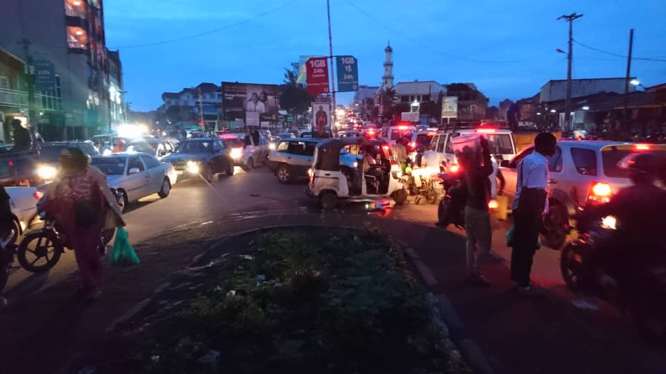 Sécurité routière urbaine et « régulations nocturnes hybrides » : Les pratiques d’acteurs à Bukavu